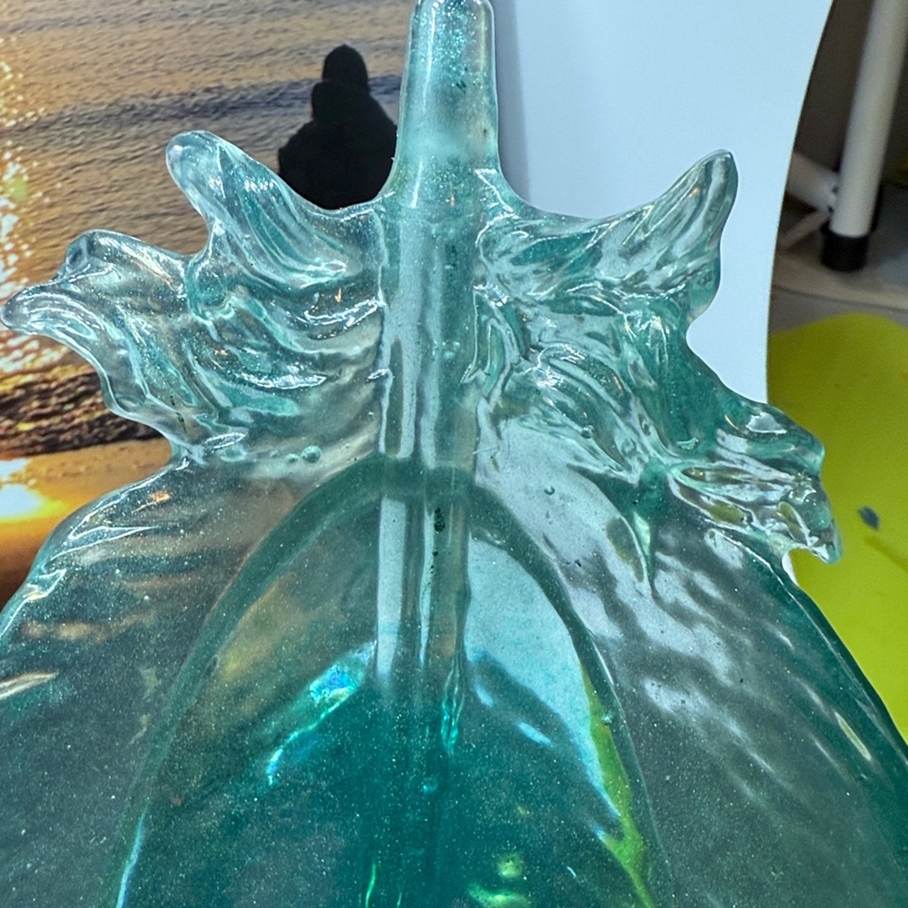 Elegant Resin Leaf Art Piece - Picture 3 of 14